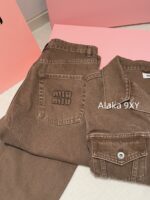 MIUMIU   Melad color series24 new series chocolate color lapel letter logo denim jacket/straight leg jeans women's jacket - Image 9