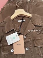 MIUMIU   Melad color series24 new series chocolate color lapel letter logo denim jacket/straight leg jeans women's jacket - Image 21