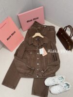 MIUMIU   Melad color series24 new series chocolate color lapel letter logo denim jacket/straight leg jeans women's jacket - Image 22