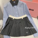 MIUMIU "Versatile College Style Half Skirt" 24 Autumn/Winter Color Contrast Splicing Waist Letter Embroidery Versatile Look Thin Cotton Wool Hundred Fold Half Skirt for Women