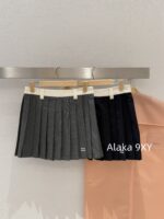 MIUMIU "Versatile College Style Half Skirt" 24 Autumn/Winter Color Contrast Splicing Waist Letter Embroidery Versatile Look Thin Cotton Wool Hundred Fold Half Skirt for Women - Image 8