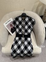 BALMAIN High Quality 24ss  Count's Daughter "Autumn/Winter French socialite style black and white checkered knitted cardigan, hip hugging half skirt outer suit for women - Image 9
