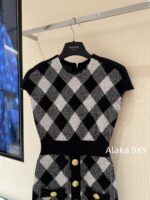 BALMAIN High Quality 24ss  Count's Daughter "Autumn/Winter French socialite style black and white checkered knitted cardigan, hip hugging half skirt outer suit for women - Image 19