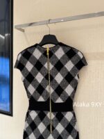 BALMAIN High Quality 24ss  Count's Daughter "Autumn/Winter French socialite style black and white checkered knitted cardigan, hip hugging half skirt outer suit for women - Image 23