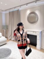BURBERRY   Christmas/New Year "Atmosphere Dressing" 24 Autumn/Winter New Collection Classic Wool Jacquard Red Color blocked Grid Knitted Cardigan Coat for Women. - Image 5