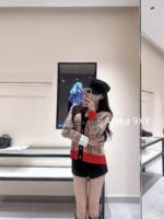BURBERRY   Christmas/New Year "Atmosphere Dressing" 24 Autumn/Winter New Collection Classic Wool Jacquard Red Color blocked Grid Knitted Cardigan Coat for Women. - Image 9