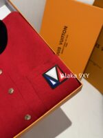 LOUIS VUITTON   Christmas Red Knitted Cardigan for Women 2024 Autumn/Winter New Product: Metal Snap Black Edging Sleek Knitted Jacket Coat - Image 8