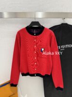 LOUIS VUITTON   Christmas Red Knitted Cardigan for Women 2024 Autumn/Winter New Product: Metal Snap Black Edging Sleek Knitted Jacket Coat - Image 13