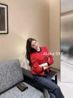 LOUIS VUITTON   Christmas Red Knitted Cardigan for Women 2024 Autumn/Winter New Product: Metal Snap Black Edging Sleek Knitted Jacket Coat - Image 15