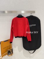 LOUIS VUITTON   Christmas Red Knitted Cardigan for Women 2024 Autumn/Winter New Product: Metal Snap Black Edging Sleek Knitted Jacket Coat - Image 22