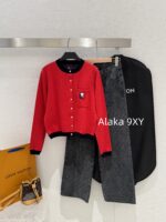 LOUIS VUITTON   Christmas Red Knitted Cardigan for Women 2024 Autumn/Winter New Product: Metal Snap Black Edging Sleek Knitted Jacket Coat - Image 23