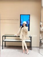 Yves Saint Laurent, the heiress of a wealthy family ” 2024 autumn and winter new stand up collar fur integrated soft and versatile fur coat made of highquality soft and environmentally friendly fur - Image 19