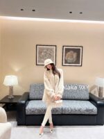 Yves Saint Laurent, the heiress of a wealthy family ” 2024 autumn and winter new stand up collar fur integrated soft and versatile fur coat made of highquality soft and environmentally friendly fur - Image 20