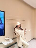 Yves Saint Laurent, the heiress of a wealthy family ” 2024 autumn and winter new stand up collar fur integrated soft and versatile fur coat made of highquality soft and environmentally friendly fur - Image 23