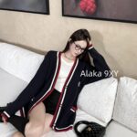 GUCCI GG  2024 Autumn/Winter New Collection "American Retro College Style Dress" Vneck Color blocked Letter Logo Wool Knitted Sweater