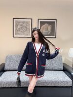GUCCI GG  2024 Autumn/Winter New Collection "American Retro College Style Dress" Vneck Color blocked Letter Logo Wool Knitted Sweater - Image 4