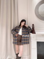 PRADA 2024 Autumn/Winter New Collection   Classic plaid shirt design with 100 wool plaid fabric and inverted triangle collar  Badge logo cotton jacket - Image 13
