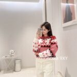CELINE   2024 Autumn/Winter New "Christmas Limited Edition Series" Red Envelope Color blocked Kai Xuan Men Round Neck Wool Knitted Head Sweater for Women.