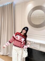 CELINE   2024 Autumn/Winter New "Christmas Limited Edition Series" Red Envelope Color blocked Kai Xuan Men Round Neck Wool Knitted Head Sweater for Women. - Image 27