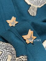 Hermes  H  2024 Autumn/Winter New CollectionMedium to Long Wool/Cashmere Jacquard Ice Cream Pig Nose  Jacquard logo peacock green knitted cardigan jacket for women. - Image 3