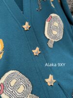Hermes  H  2024 Autumn/Winter New CollectionMedium to Long Wool/Cashmere Jacquard Ice Cream Pig Nose  Jacquard logo peacock green knitted cardigan jacket for women. - Image 5