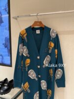 Hermes  H  2024 Autumn/Winter New CollectionMedium to Long Wool/Cashmere Jacquard Ice Cream Pig Nose  Jacquard logo peacock green knitted cardigan jacket for women. - Image 12