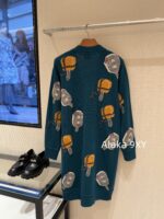 Hermes  H  2024 Autumn/Winter New CollectionMedium to Long Wool/Cashmere Jacquard Ice Cream Pig Nose  Jacquard logo peacock green knitted cardigan jacket for women. - Image 14