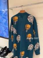 Hermes  H  2024 Autumn/Winter New CollectionMedium to Long Wool/Cashmere Jacquard Ice Cream Pig Nose  Jacquard logo peacock green knitted cardigan jacket for women. - Image 15