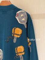 Hermes  H  2024 Autumn/Winter New CollectionMedium to Long Wool/Cashmere Jacquard Ice Cream Pig Nose  Jacquard logo peacock green knitted cardigan jacket for women. - Image 16