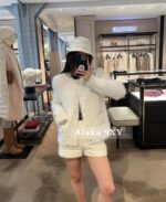 Moncler ""Down jacket that doesn't look strong"" Mengkou  2024 autumn and winter new item  wool mink fur gold and silver thread splicing down jacket with 90 white goose down filling - Image 3
