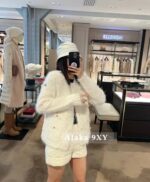 Moncler ""Down jacket that doesn't look strong"" Mengkou  2024 autumn and winter new item  wool mink fur gold and silver thread splicing down jacket with 90 white goose down filling - Image 6
