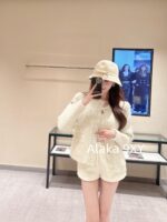 Moncler ""Down jacket that doesn't look strong"" Mengkou  2024 autumn and winter new item  wool mink fur gold and silver thread splicing down jacket with 90 white goose down filling - Image 23