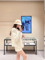Moncler ""Down jacket that doesn't look strong"" Mengkou  2024 autumn and winter new item  wool mink fur gold and silver thread splicing down jacket with 90 white goose down filling - Image 28