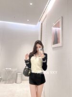 miumiu   24 Early Autumn New Collection  Black and white color blocked chest embroidered letter logo, lapel zipper wool knitted cardigan jacket for women - Image 7