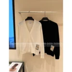 BURBERRY 2025 Early Fall Collection 🐑 Equestrian Embroidered Cardigan - 100% Wool V-Neck Knit Coat