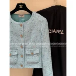 Chanel 25A Haute Atelier Collection 🩵 Blue Short-Length Notch Lapel Blazer w/ Pockets - Imported Tweed & Silk Lining - Image 4