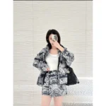 Dior 2025 Early Fall Collection 🔍 Jungle Print Set - Tiger Pattern Zip-Up Jacket & Skirt Coord 🐯 - Image 10