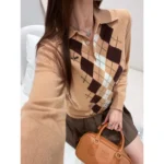 miumiu 25SS Early Fall Collection 🐻 Preppy "Good Girl" Knit - Brown Tonal Argyle w/ Notch Collar (100% Wool) - Image 9