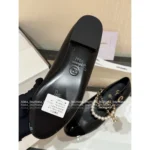 Chanel 25B Early Fall Collection ⛓️ Runway Chain & Patent Leather Mary Janes - Pearl-Accented Pumps for Elegant Style - Image 7
