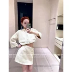 Chanel 🤍 2025A Haute Atelier Collection Chunky Knit Buttoned Pocket Cropped Cardigan for Women - Image 15