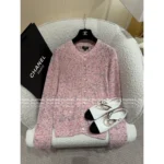 Chanel 2025A Early Fall Collection 🎀 Women’s Dusty Pink Jacquard Cardigan - Wool Blend w/ Pocket Detail (Haute Minimalism) - Image 12