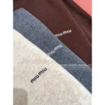 miumiu 2025SS Fall/Winter Collection 🩶 Jacquard Letter Logo Semi-Turtleneck Short-Sleeve Knit Top - 100% Wool - Image 10