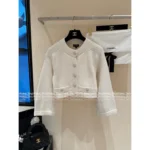 Chanel 🤍 2025A Haute Atelier Collection Chunky Knit Buttoned Pocket Cropped Cardigan for Women - Image 12