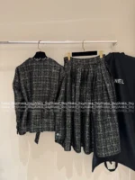Chanel 2025A Fall/Winter Haute Atelier Collection 📜 Green Vintage Tweed Set - Belted Robe Blazer & Matching Midi Skirt - Image 3