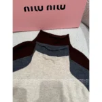 miumiu 2025SS Fall/Winter Collection 🩶 Jacquard Letter Logo Semi-Turtleneck Short-Sleeve Knit Top - 100% Wool - Image 9