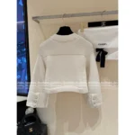 Chanel 🤍 2025A Haute Atelier Collection Chunky Knit Buttoned Pocket Cropped Cardigan for Women - Image 11