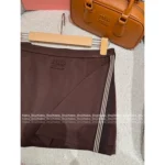 miumiu 2025SS Early Fall Collection 🤎 Maillard Color-Block Hoodie - Zip-Up Notch Collar Pullover & Brown Knit Skirt - Image 12