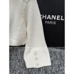 Chanel 2025A Haute Atelier Collection 🤍 Chunky Knit Cardigan - Cropped Wool Blend Jacket with Crochet Pockets - Image 12