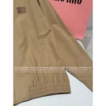miumiu 2025SS Early Fall Collection 🤎 American Retro Jacket - Khaki Leather Logo Notch Collar Coat - Image 7