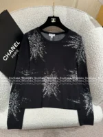 Chanel 25B Early Fall Collection 🖤 Snowflake Logo Sweater - Jacquard Wool Pullover with Round Neck - Image 7